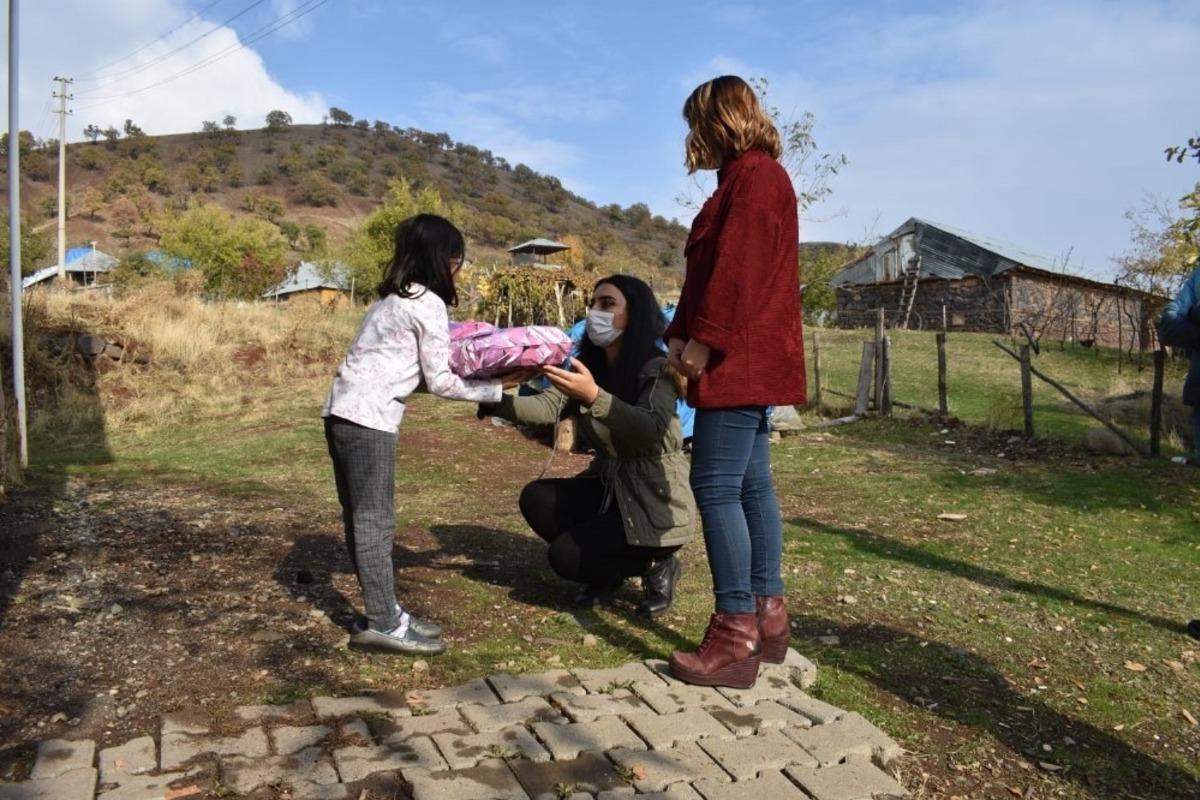 &Uuml;niversite &ouml;ğrencileri, başlattıkları kampanya ile  &ccedil;ocukları sevindirdi