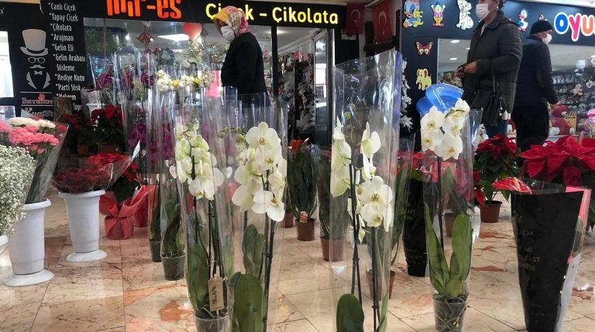 &Ccedil;i&ccedil;ek&ccedil;ilerde &Ouml;ğretmenler G&uuml;n&uuml; mesaisi