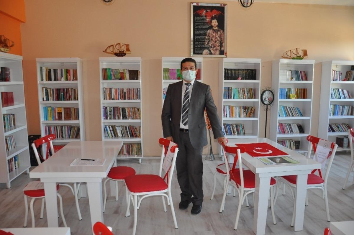 &lsquo;Doktor&rsquo; unvanlı &ouml;ğretmen &lsquo;Yılın &Ccedil;alıkuşları&rsquo;ndan biri oldu