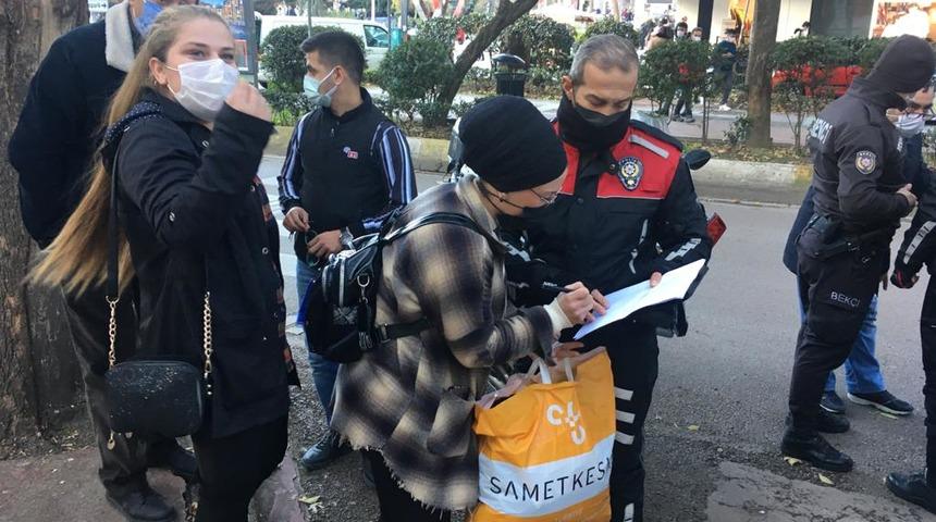 Maske takmayan kadın: İnsanlık hali hepimiz unutabiliriz