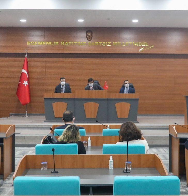 Burdur Valisi Arslantaş, jeotermal etüt çalışmasıyla ilgili brifing aldı G3