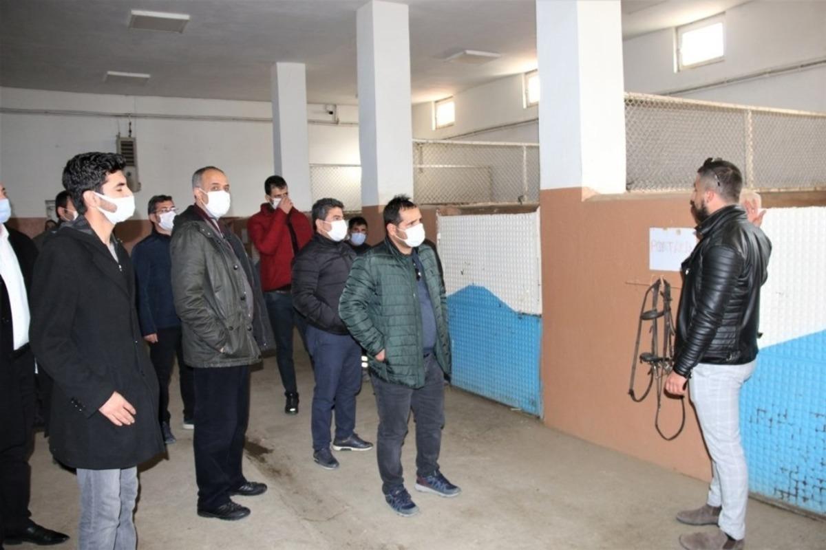 Edremit&rsquo;te &ouml;ğretmenler ata bindi