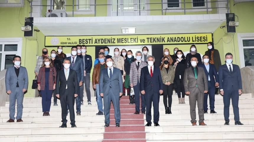 Vali Sarıibrahim &ouml;ğretmenler g&uuml;n&uuml;n&uuml; kutladı