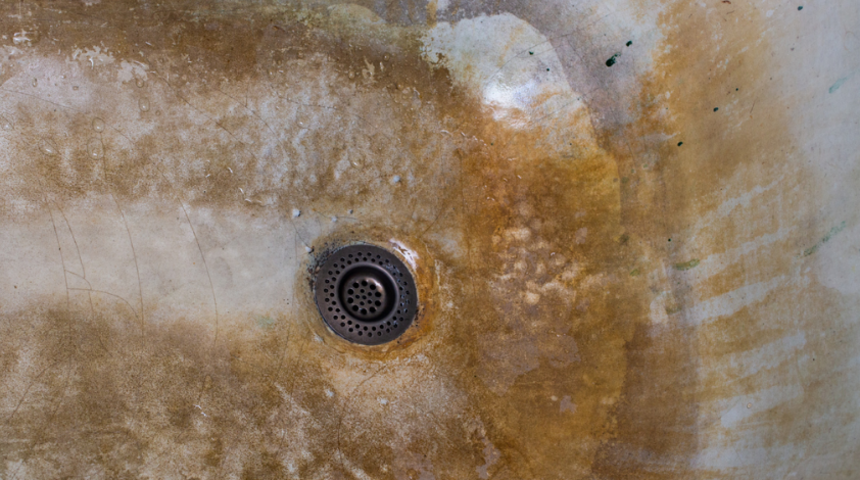 Hi&ccedil; b&ouml;yle kullanmadınız! K&uuml;vetteki yerinden bile kımıldamayan izler anında yok oluyor