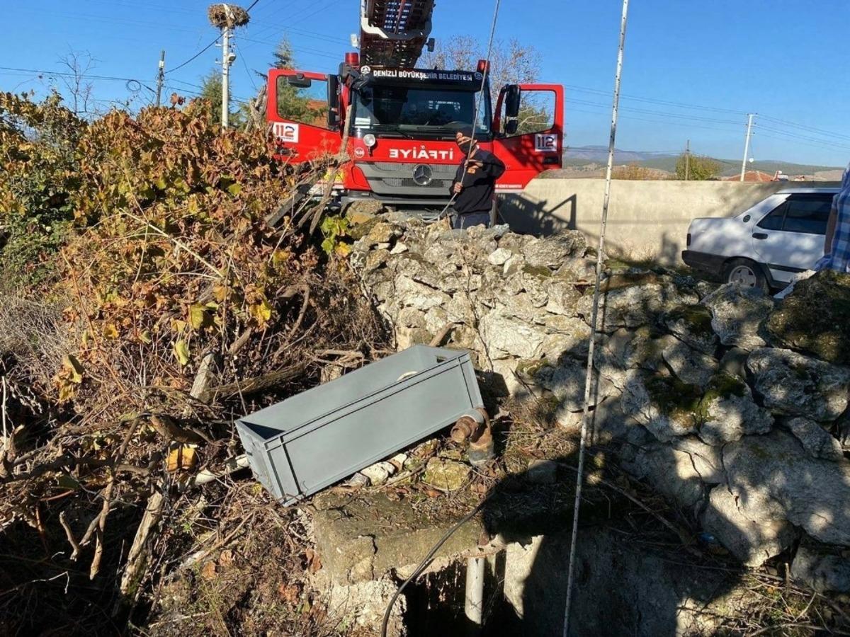 K&uuml;&ccedil;&uuml;kbaş hayvan 5 metrelik kuyudan itfaiye tarafından kurtarıldı