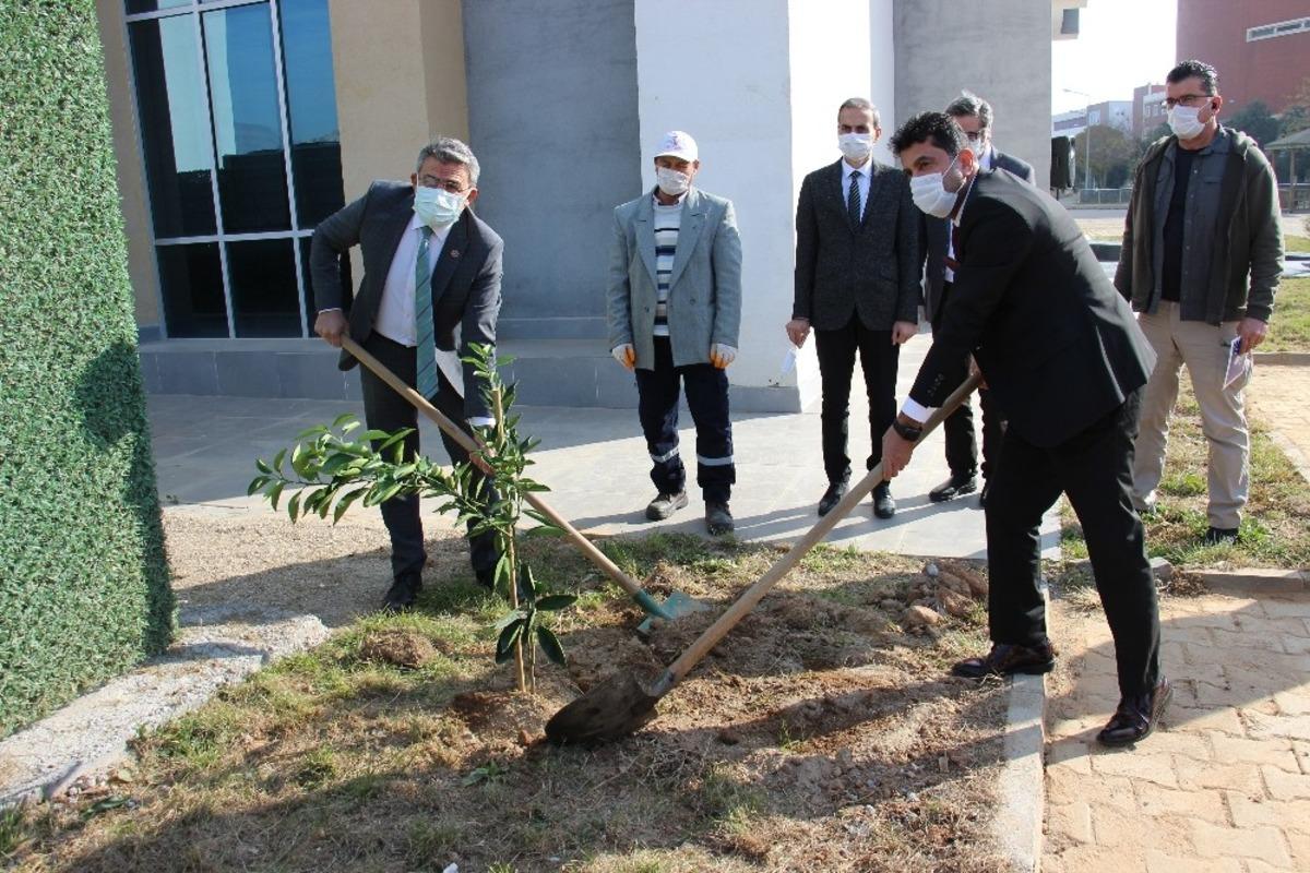 Şehit &ouml;ğretmenlerin isimleri AD&Uuml;&rsquo;de yaşayacak