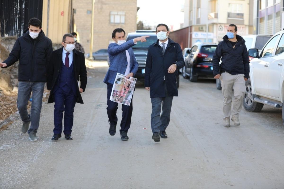 Başkan Vekili Aslan &ccedil;alışmaları denetleyerek esnafı dinledi