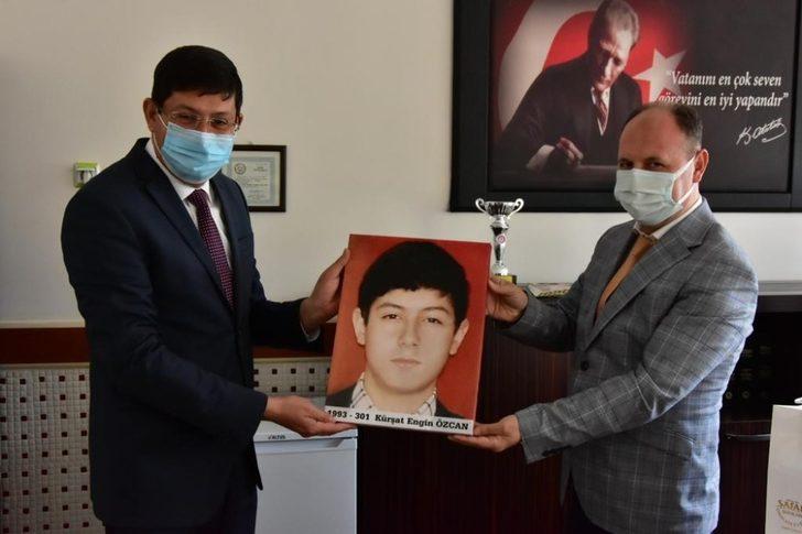 Nazilli Belediye Başkanı Özcan, güne ilkokul öğretmenini ziyaret ederek başladı G3