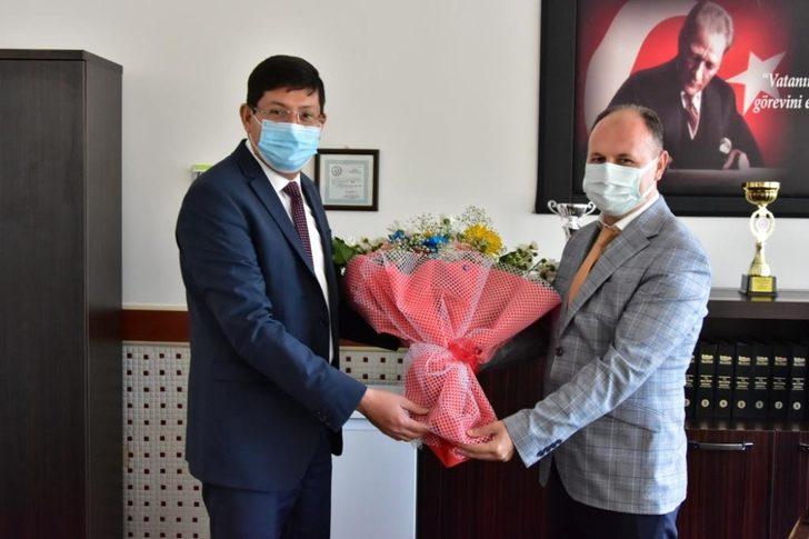 Nazilli Belediye Başkanı Özcan, güne ilkokul öğretmenini ziyaret ederek başladı G5