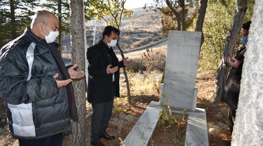 Karaman’da şehit öğretmen mezarı başında anıldı