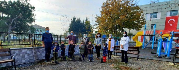 Şehit olan öğretmenler anısına fidan diktiler G2