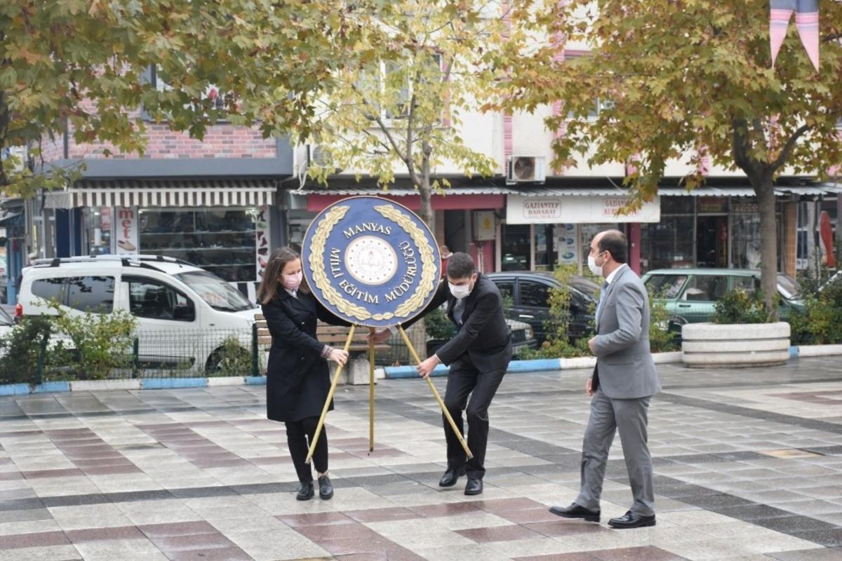 Manyas&rsquo;ta &Ouml;ğretmenler G&uuml;n&uuml; kutlandı