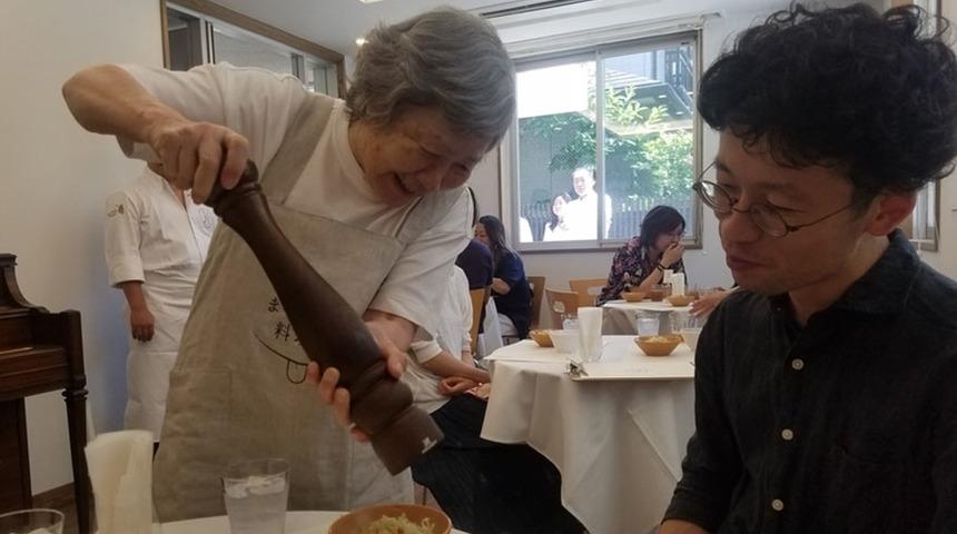 Bunama (Demans) Hastalarını İşe Alan Duyarlı Bir Mekan: Hatalı Sipariş Restoranı!