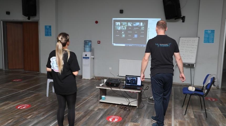 İzmit Halk Dansları eğitimi online olarak s&uuml;r&uuml;yor