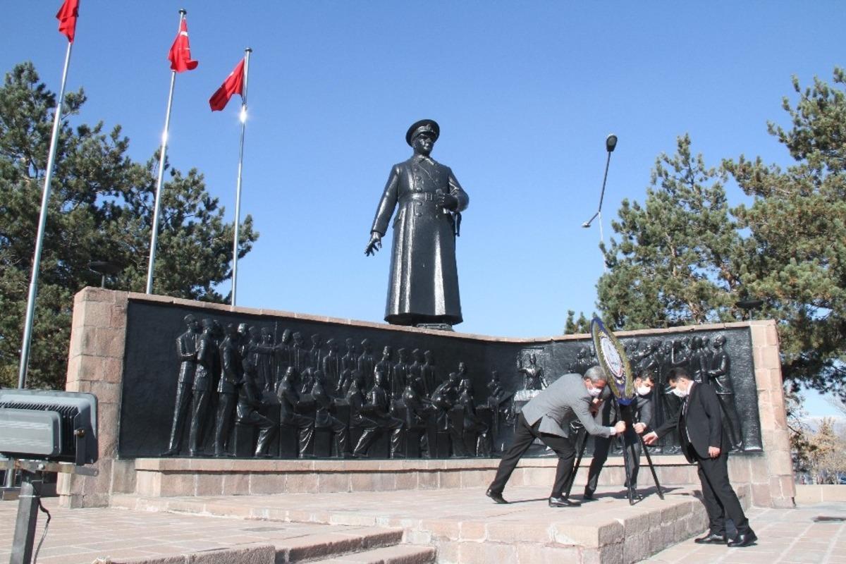 Erzurum&rsquo;da 24 Kasım &Ouml;ğretmenler G&uuml;n&uuml; t&ouml;renle kutlandı