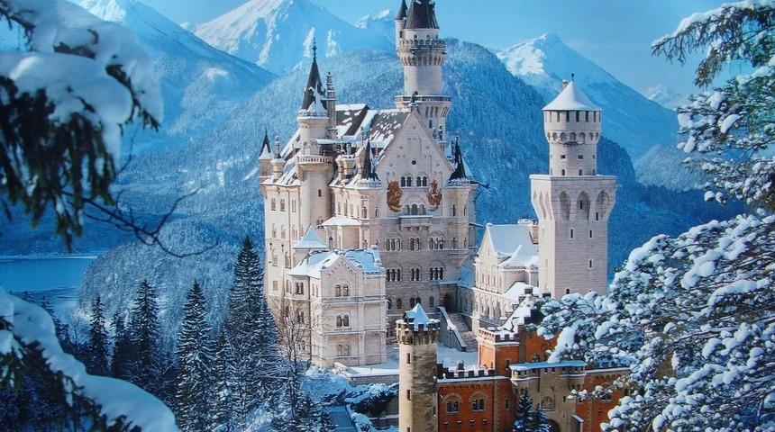 Walt Disney'in Logosundaki Şato: Neuschwanstein Şatosu