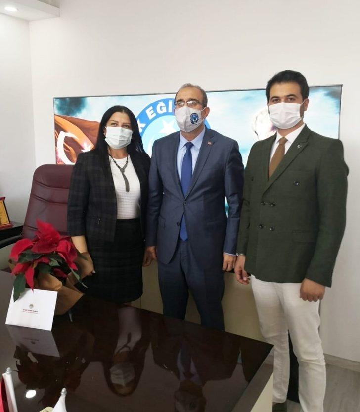 Başkan Yılmaz’dan öğretmenlere çiçek G3