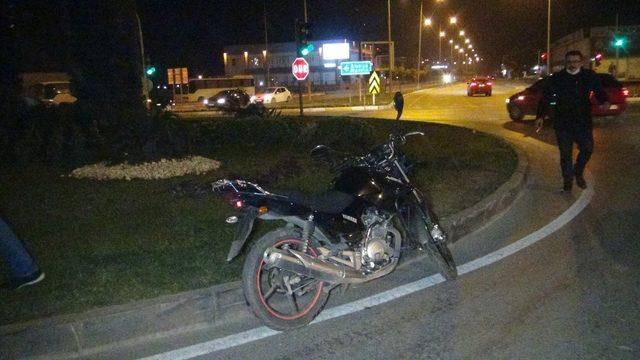 Ambulansa yol vermek isterken karıştığı kazada ilk müdahaleyi yol verdiği sağlık ekibi yaptı