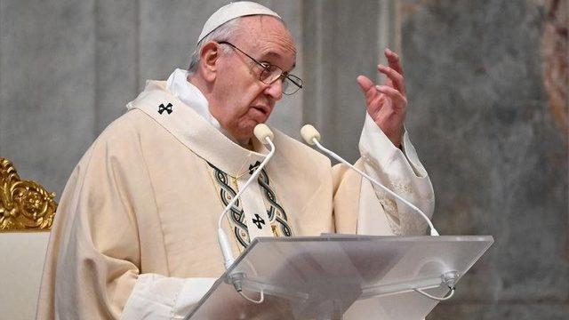 Papa Uygurları 'zulüm altındaki' halklar arasında saydı, Çin 'asılsız' diyerek tepki gösterdi