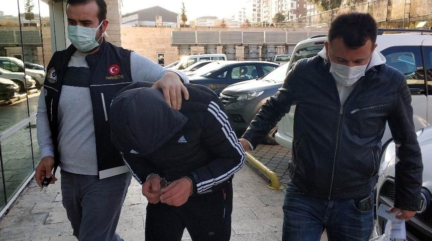 Samsun’da uyuşturucu hapla yakalanan 2 kişiye gözaltı