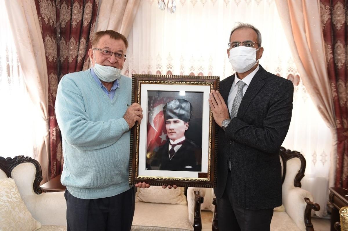 Başkan Bozdoğan, &ouml;ğretmenlerin evlerine konuk oldu