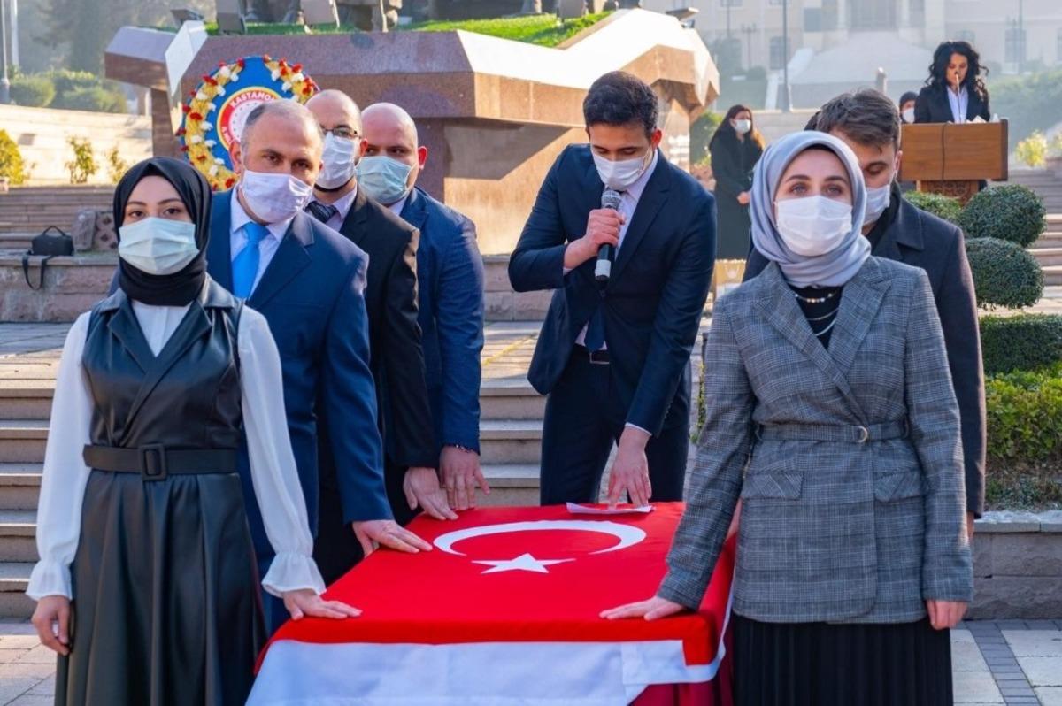 Mesleğe yeni başlayan &ouml;ğretmenler yeminlerini etti