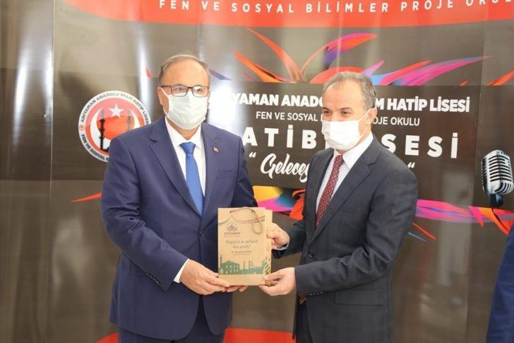 Başkan Kılınç 5 bin öğretmene kitap hediye etti G1