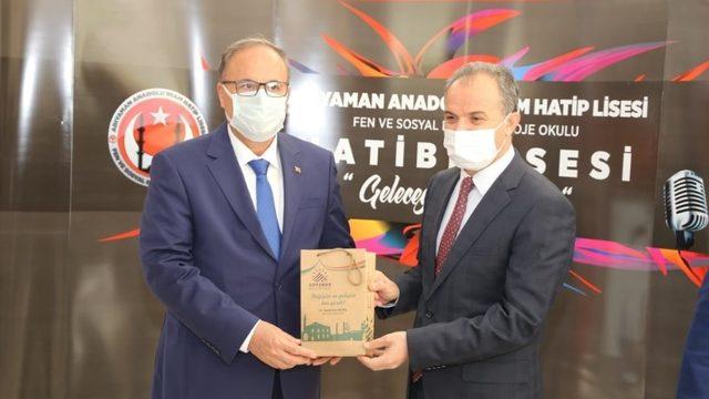 Başkan Kılınç 5 bin öğretmene kitap hediye etti