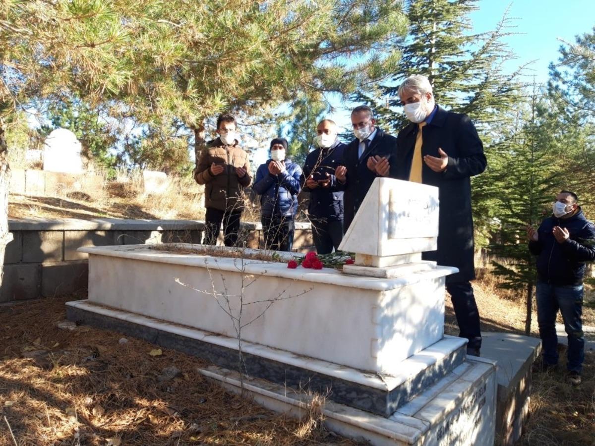 Ahlat&rsquo;ta vefat etmiş &ouml;ğretmenlerin kabirleri ziyaret edildi