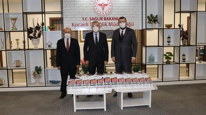 Büyükşehir sağlık çalışanlarına tablet hediye etti