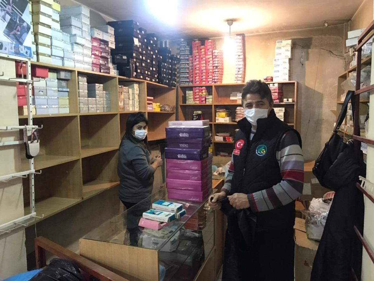 &Ouml;len amcasının d&uuml;kkanındaki giysileri hayır kurumlarına bağışladı