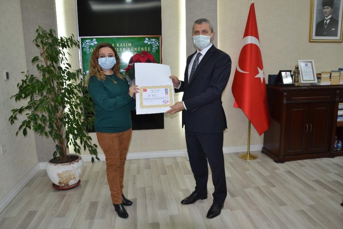 Karesi &rsquo;de başarılı &ouml;ğretmenlere belgeleri verildi