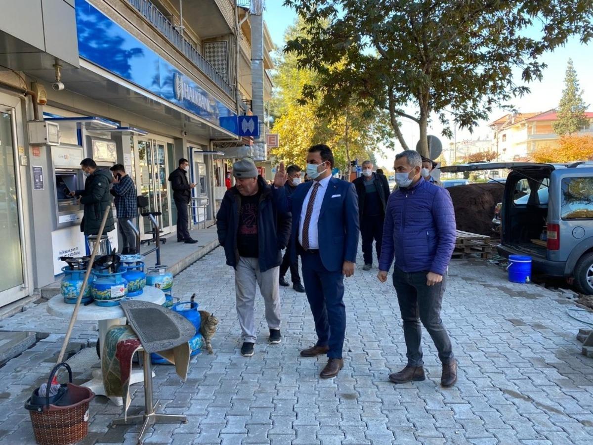 G&ouml;lbaşı Belediyesi kaldırım taşlarını yeniliyor