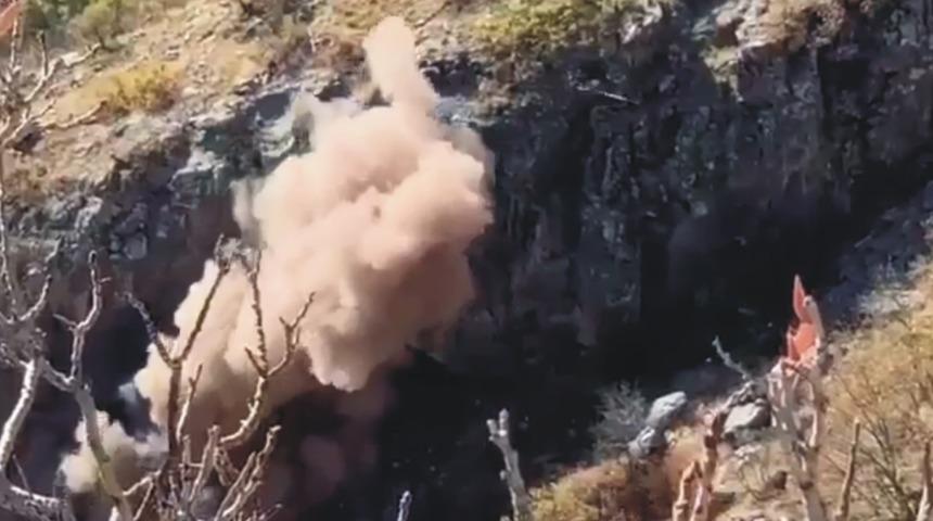 Bitlis'te teröristlerce saklanmak için kullanılan 3 mağara imha edildi