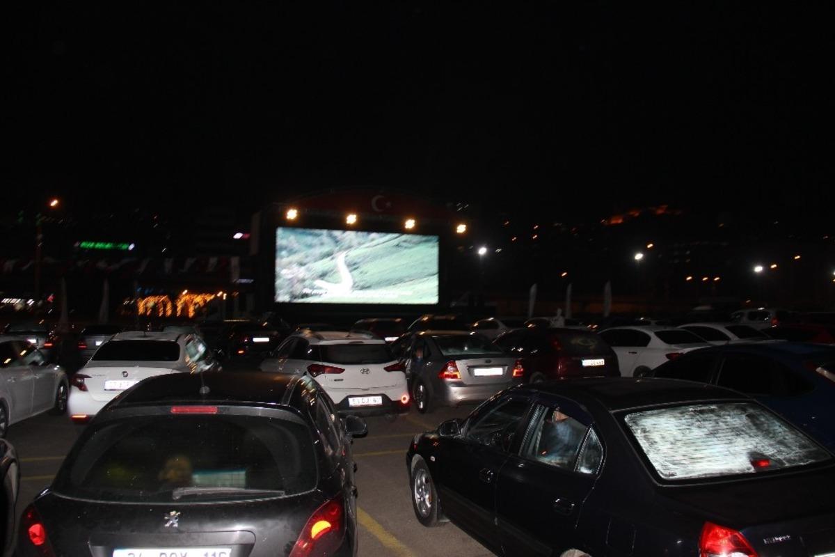 Rize&rsquo;de &rsquo;Arabalı Sinema Etkinliği&rsquo;ne yoğun ilgi
