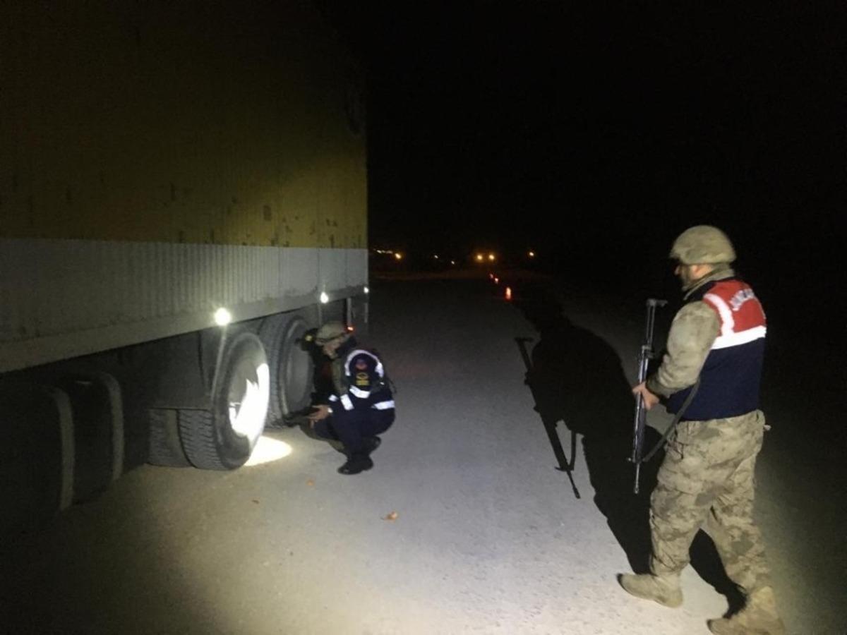 Denizli&rsquo;ye kamyonla 1 kilo uyuşturucu sokan 2 şahıs yakalandı