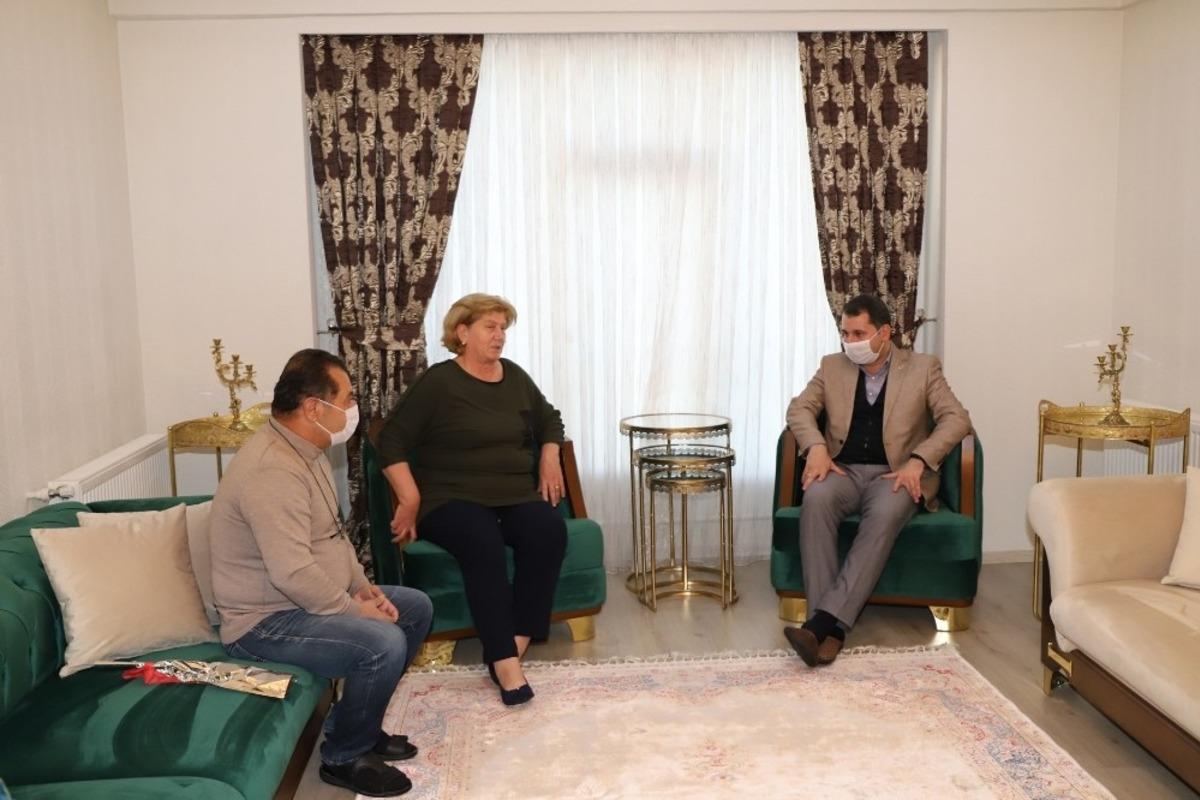 &Ouml;ğretmenler g&uuml;n&uuml;nde anlamlı ziyaret