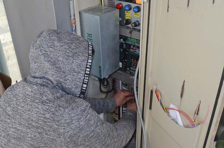 TCDD üst geçidi üzerinde bulunan asansöre bakım yapıldı G3