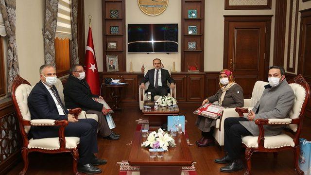 Vali Cüneyt Epcim, emektar öğretmenlerle buluştu