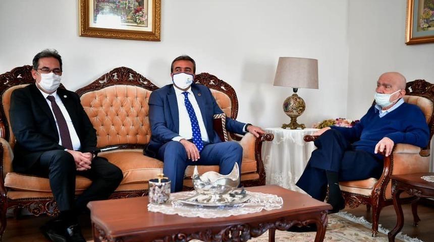 Başkan &Ccedil;etin&rsquo;den &ouml;ğretmenine vefa