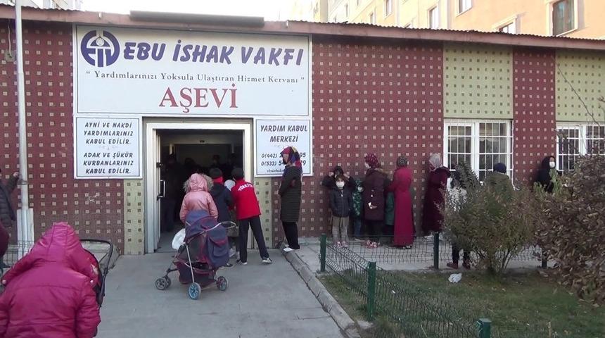 Erzurum&rsquo;da &ldquo;&Uuml;ş&uuml;yen &Ccedil;ocuk Kalmasın&rdquo; kampanyası kapsamında 2 bin &ccedil;ocuğa bot ve mont desteği verildi