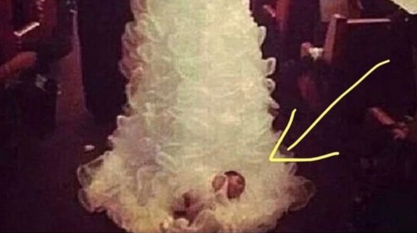 Bu nasıl iş? Yenidoğan bebeği gelinliğin kuyruğunda gören bakakaldı 