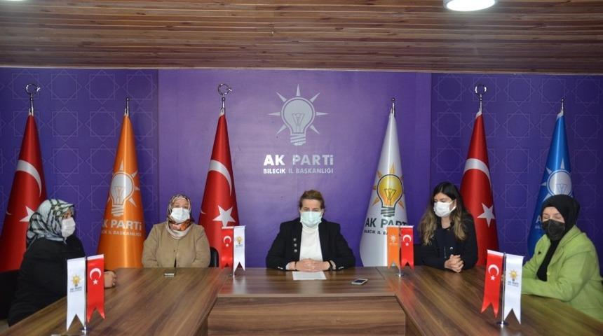 AK Partili kadınlardan anlamlı mesaj, "Her t&uuml;rl&uuml; şiddete karşı turuncu &ccedil;izgimizi &ccedil;ekiyoruz"