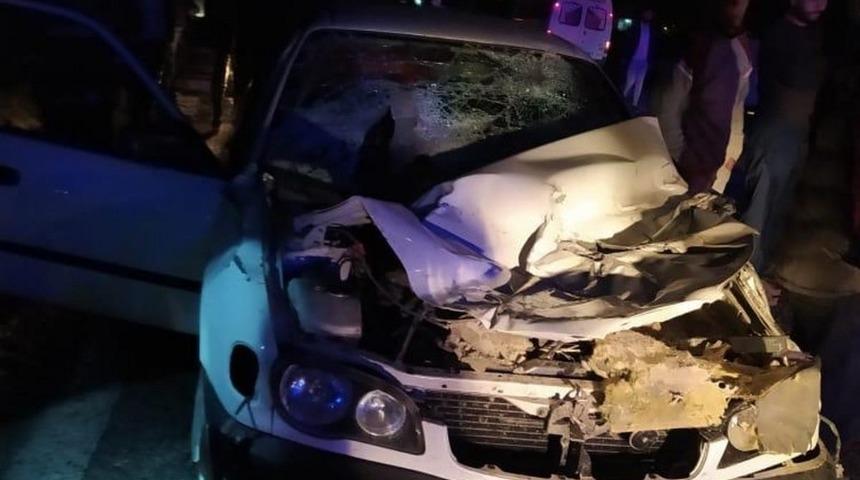 Şanlıurfa&rsquo;da otomobil bi&ccedil;erd&ouml;vere &ccedil;arptı: 1 &ouml;l&uuml;, 2 yaralı