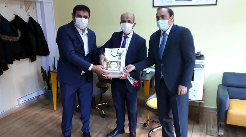 H&uuml;y&uuml;k&rsquo;te kaymakam ve belediye başkanı okulları ziyaret etti