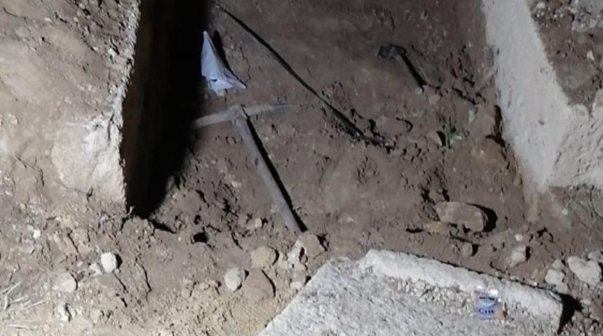 Ka&ccedil;ak kazı yapan 4 şahıs su&ccedil;&uuml;st&uuml; yakalandı