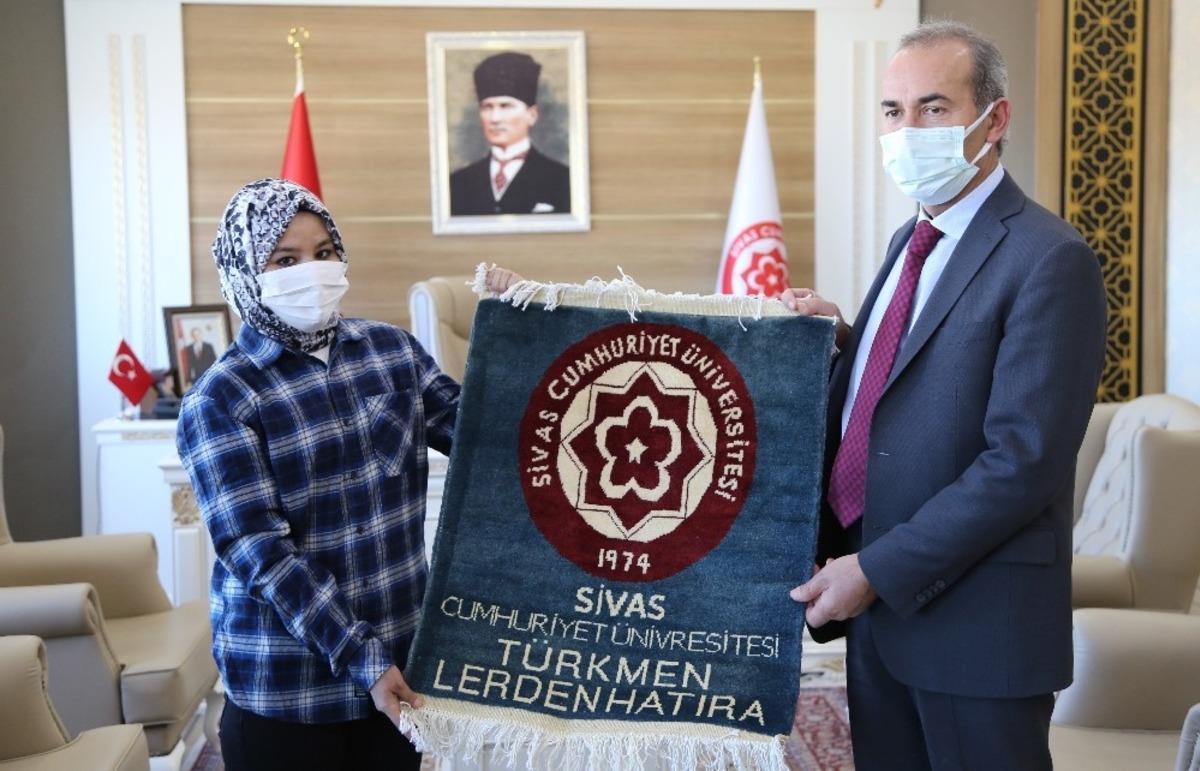 Afgan &ouml;ğrenciden rekt&ouml;re vefa