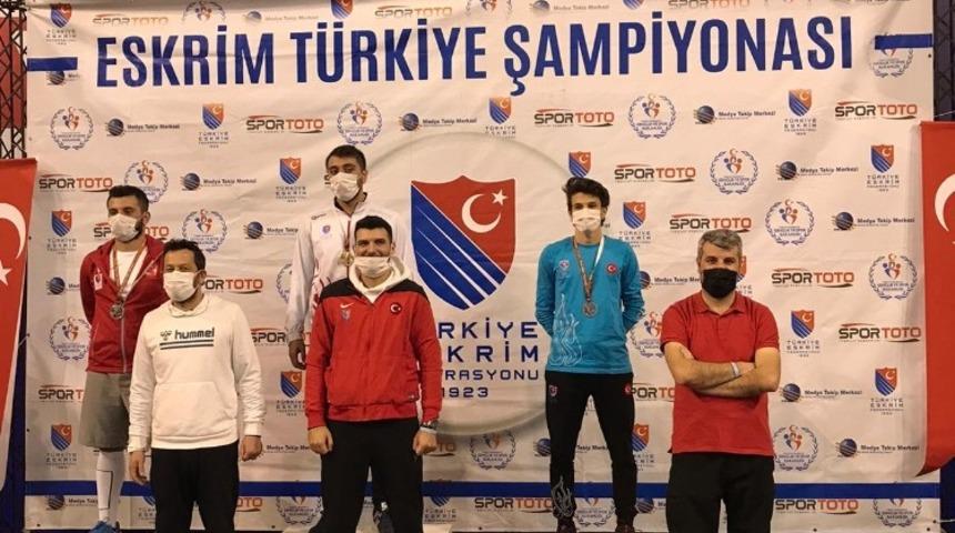 Eskrim T&uuml;rkiye Şampiyonasında Erzurum&rsquo;a altın ve bronz madalya
