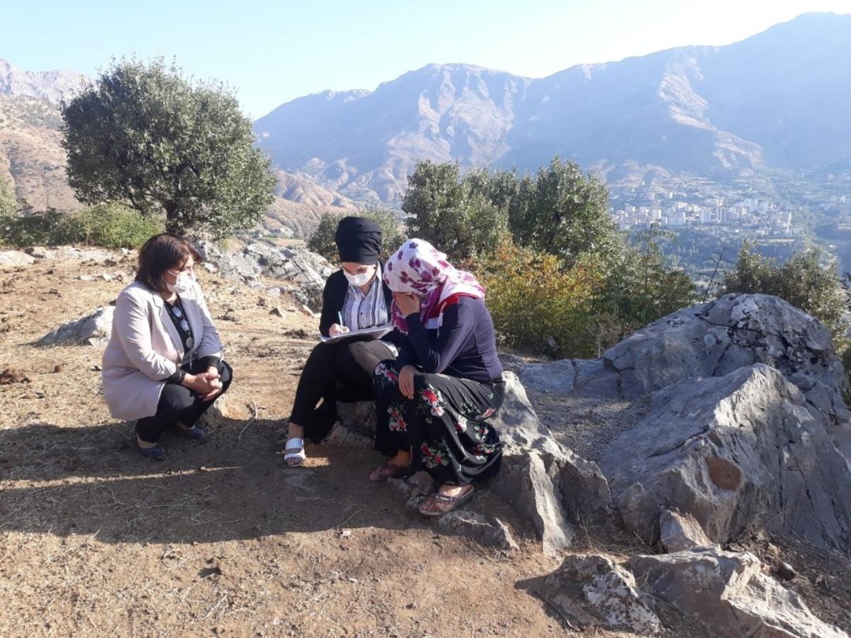 Kadınlar, kadınlara şiddetle m&uuml;cadele kapsamında haklarını anlatıyor