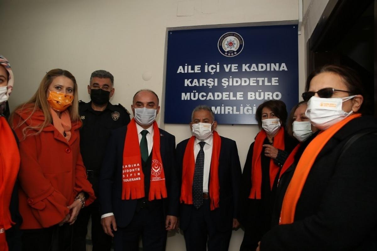 Başkan B&uuml;y&uuml;kkılı&ccedil;&rsquo;tan kadına şiddete karşı maskeli destek